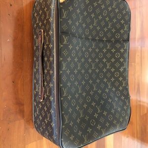 Louis Vuitton Authentic Vintage Pegase Carry-on